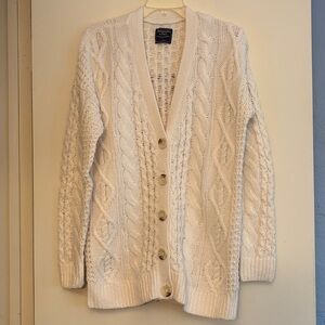 Abercrombie‎ & Fitch Women’s Ivory Cable Knit button down Cardigan, size small
